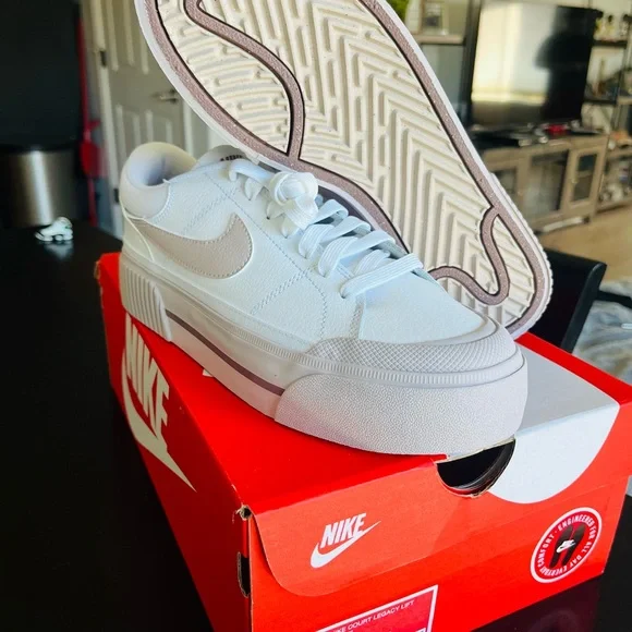 Nike Court Legacy Platform Sneaker - Picture 2 of 4